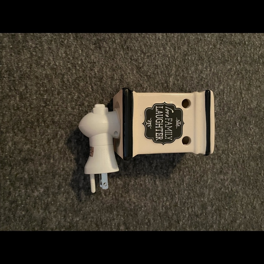 Scentsy wall plug in